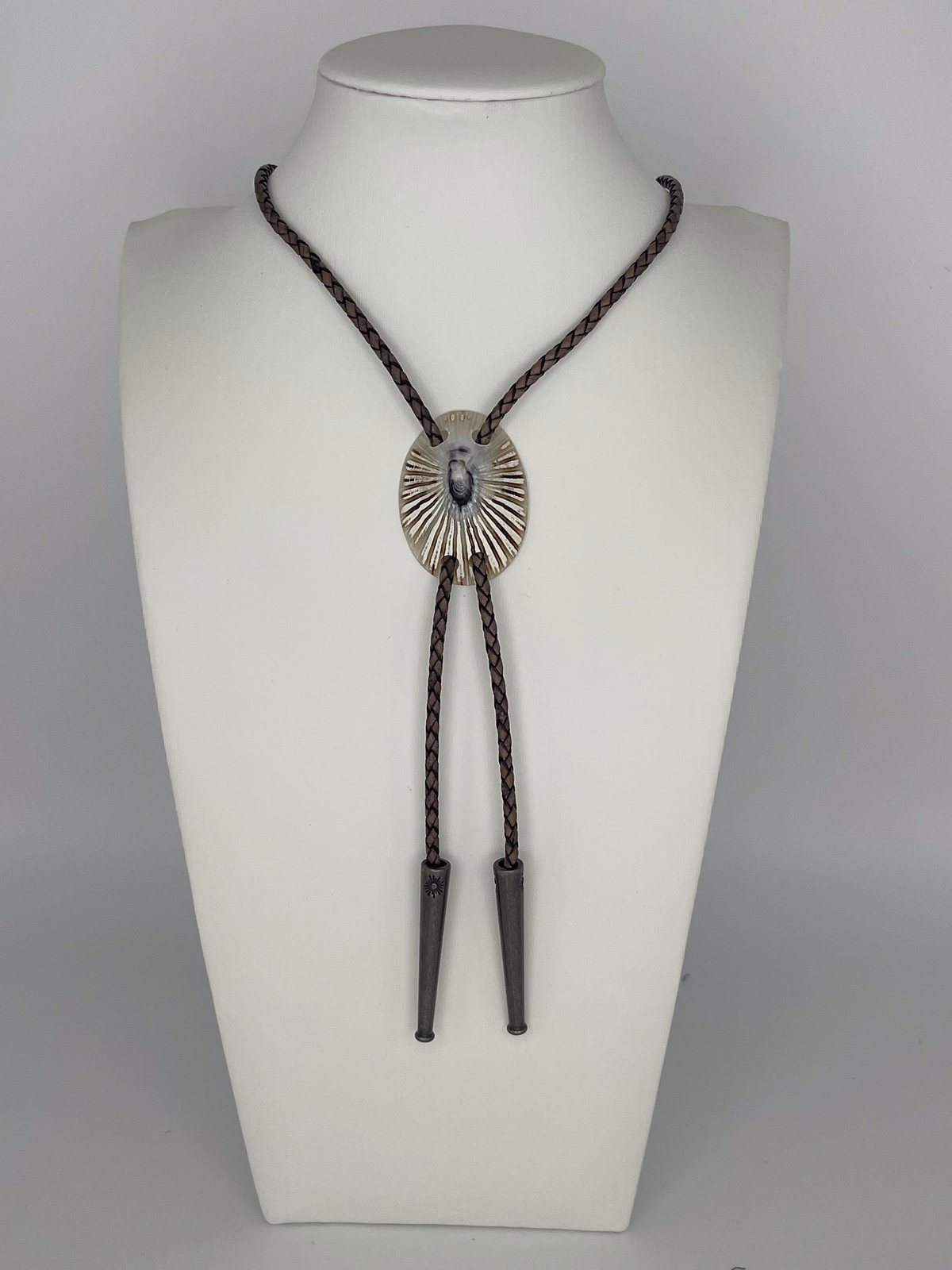 ‘Curious Eye’ ʻOpihi — Hawaiian shell bolo tie, view 2
