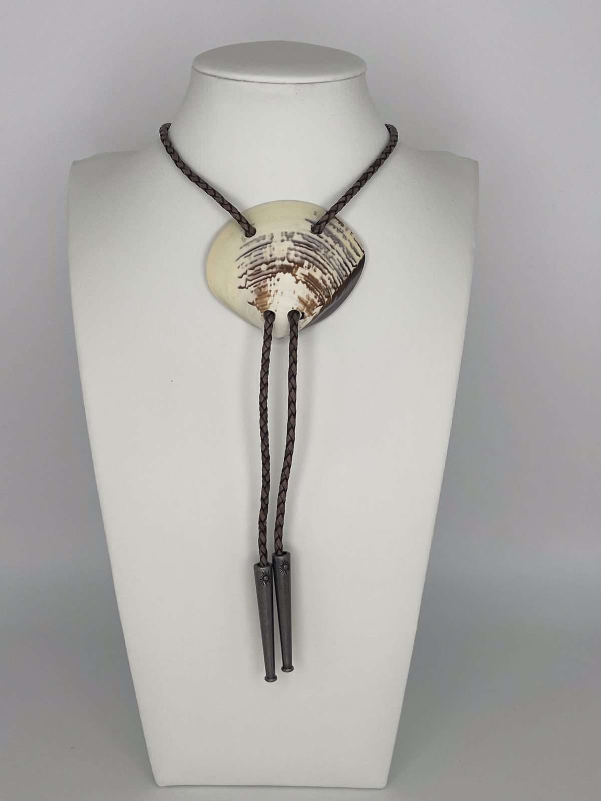 Mountain Pattern Clam — shell bolo tie, view 2
