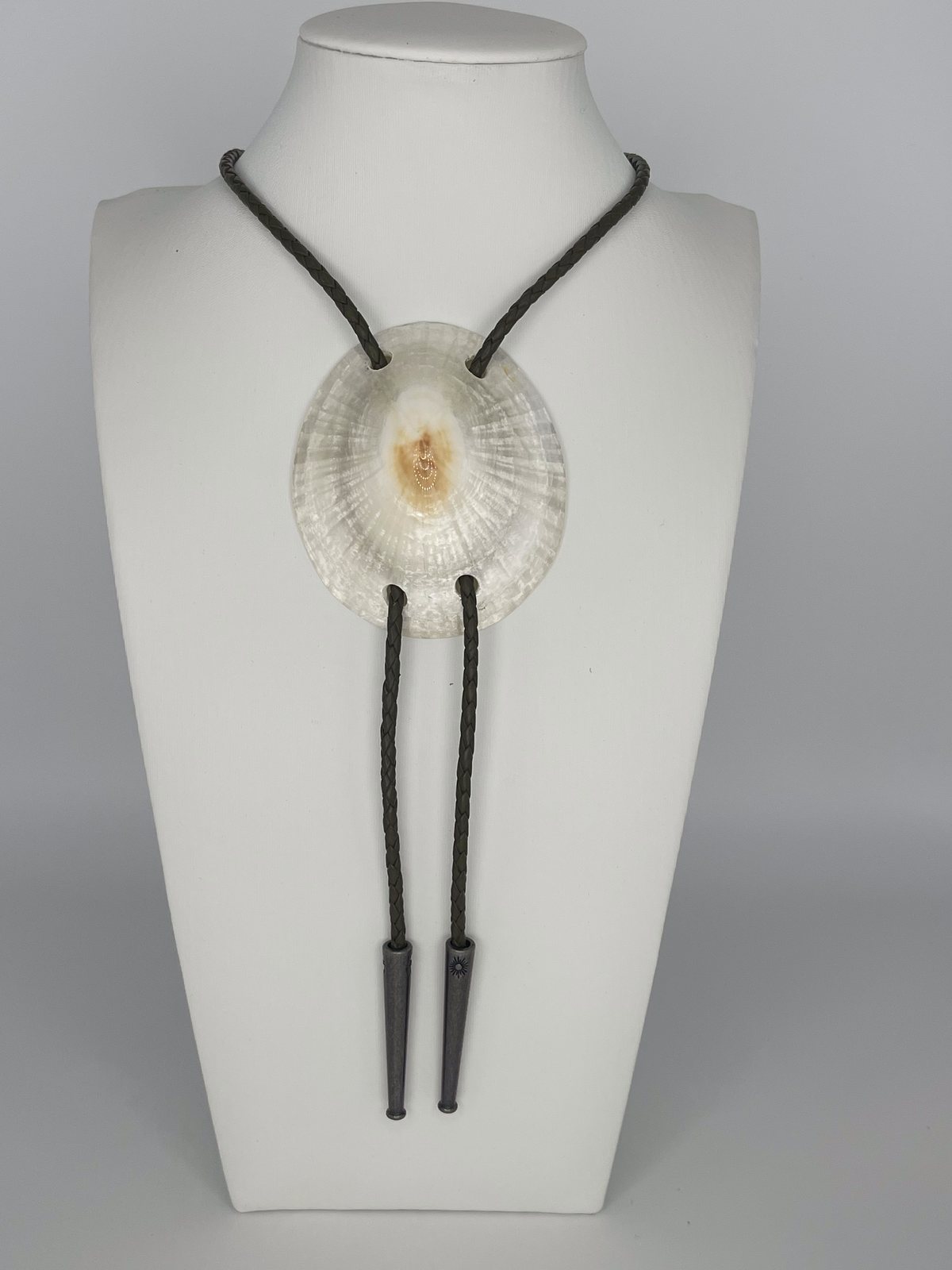‘UFO Look’ ʻOpihi — Hawaiian shell bolo tie, view 2